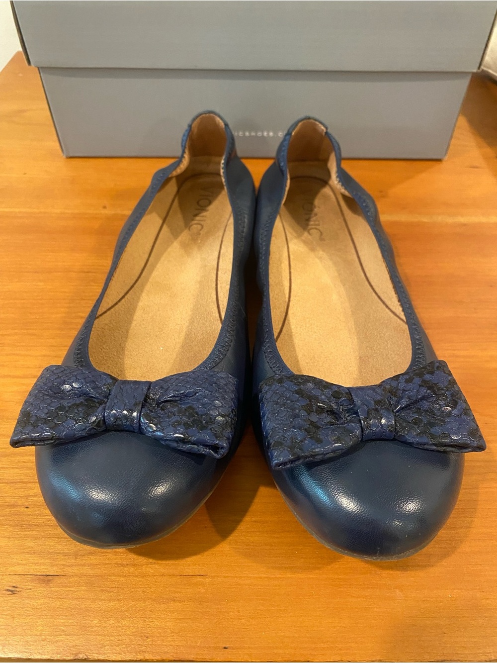 Vionic Zelda Navy Bow Ballet Flats. Size 7
